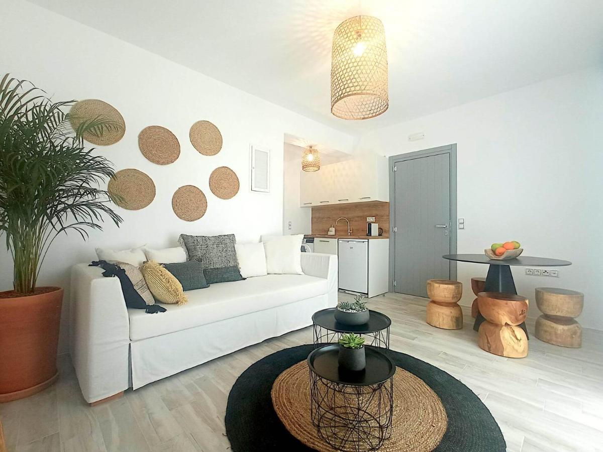 Beach Apartment Thalia With Hot Tub And Sea View アギオス・プロコピオス エクステリア 写真